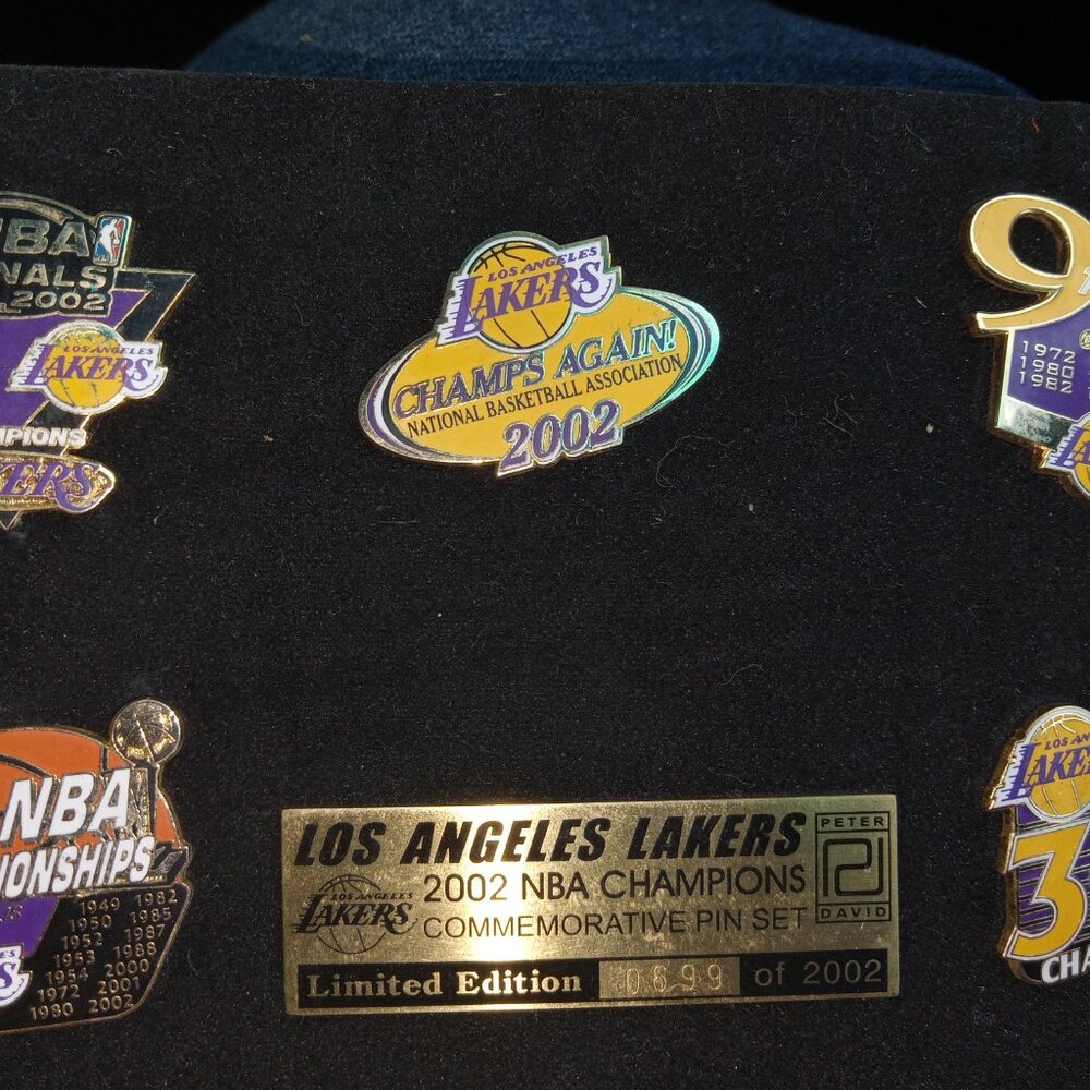 KINGS 2002 limited edition basketball championship pin set